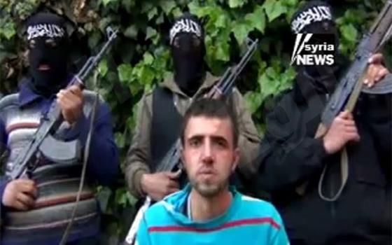 مصر اليوم - أحد عناصر حزب الله يعترف باغتصاب نساء حمص بعد اعتقاله في القصير