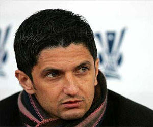   مصر اليوم - الروماني لوسيسكو يشكو من ضيق الوقت في تجهيز الجيش لحسم اللقاء