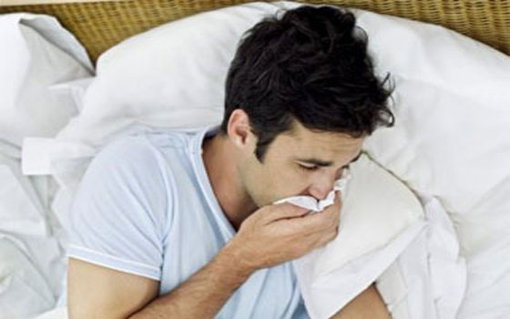   مصر اليوم - المرأة أكثر عرضة للإصابة بنزلات البرد