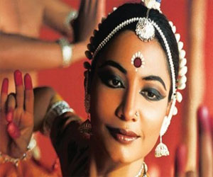   مصر اليوم - فرقة رقص نريتياجرام الهندية تُشعل مسرح مكتبة الإسكندرية