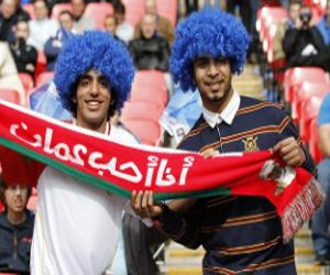   مصر اليوم - جماهير عمان تحتفل بتتويج الحبسي بكأس الاتحاد الانكليزي