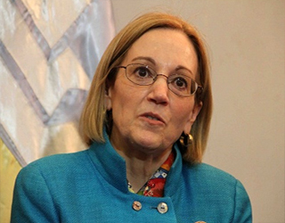   مصر اليوم - تحذيرات لآن باترسون بالكف عن تصريحتها