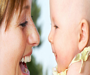   مصر اليوم - دماغ المرأة مبرمج للردّ على بكاء الطّفل