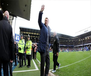   مصر اليوم - وداع عاطفي من ديفيد مويس لاستاد غوديسون بارك