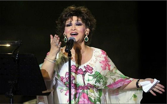   مصر اليوم - وردة الجزائرية تُبكي الحضور خلال عرض كليب أغنية أيام