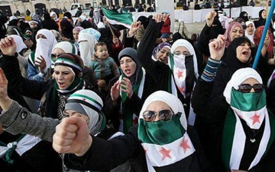   مصر اليوم - مقتل 40 ألف امرأة و7 آلاف معتقلة منذ بداية الثورة السورية