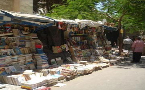   مصر اليوم - سوق بيع الكتب المستعملة في النبي دانيال قبلة البسطاء