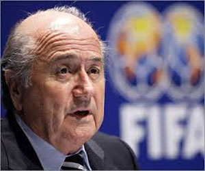   مصر اليوم - بلاتر: من غير المعقول اللعب في يونيو ويوليو