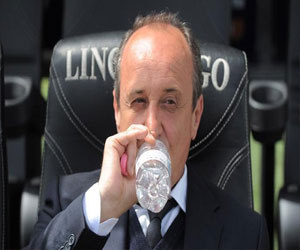   مصر اليوم - سمبدوريا الإيطالي يُمدد عقد مدربه روسي حتى 2015