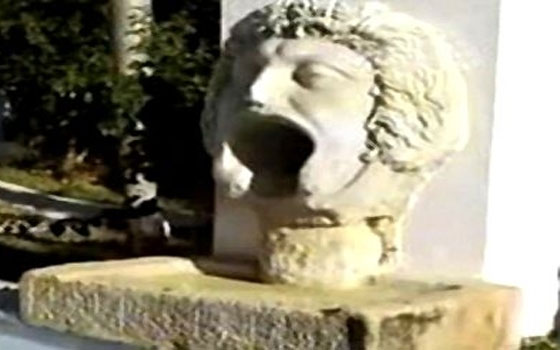 مصر اليوم - وزير الثقافة التونسي يتعهد بإعادة قناع غورغون إلى الجزائر