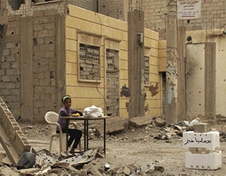   مصر اليوم - بائعة الخبز الصغيرة تتحدى الحرب الأهلية السورية