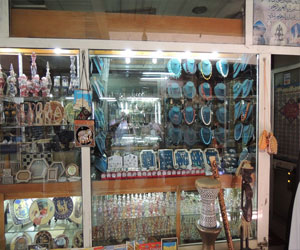   مصر اليوم - مجهولون يسرقون بازارًا ملاصقًا لديوان عام محافظة الأقصر