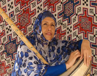 مصر اليوم - نقل الفنانة المعلومة إلى فرنسا لمتابعة العلاج