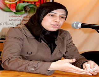 مصر اليوم - لغتي الشاعرية تزاوجت بقصة حبّ افتراضية