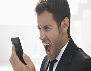 مصر اليوم - التحدث طويلاً في الجوال يسبب الوفاة بأزمة قلبية