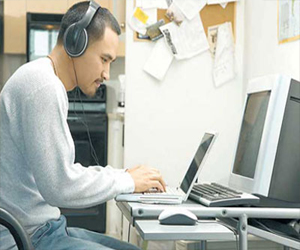   مصر اليوم - العمل لفترة طويلة أمام الكمبيوتر يسبب الإرهاق البصري