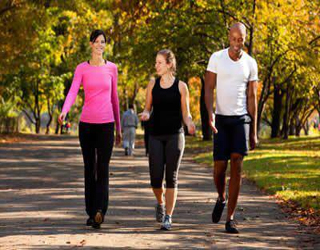 مصر اليوم - 3 ساعات من المشي أسبوعيًا تقي السيدات من السكتات الدماغية