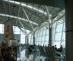   مصر اليوم - وفاة راكبة إفريقية على طائرة جوهانسبرغ في مطار القاهرة