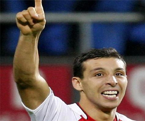   مصر اليوم - الغموض يحيط بمستقبل منيرالحمداوي في فيورونتينا