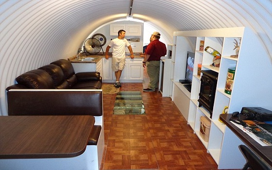   مصر اليوم - منازل تحت الأرض تحتوي على حمامات سباحة وملاعب وطائرات