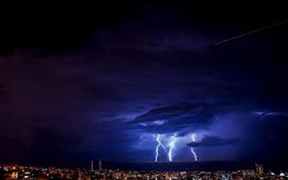 مصر اليوم - عواصف رعدية عنيفة تضرب الجزائر وتعيد ذكرى زلزال عام 2003