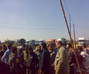   مصر اليوم - الأهالي يحتجزون 8 طلاب في الدقهلية بعد مقتل طالب والأمن يحررهم