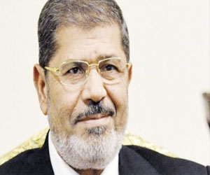   مصر اليوم - الرئيس مرسي يقدم العزاء في وفاة والدة المتحدث الرئاسي