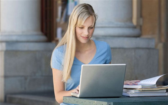   مصر اليوم - الحكومة البريطانية تدعو إلى الاعتماد على برامج التعليم عبر الإنترنت