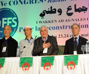   مصر اليوم - آيت أحمد رئيسًا شرفيًا لحزبه في الجزائر