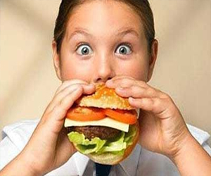 مصر اليوم - راقبى عادات ابنائك الغذائية خلال المراهقة