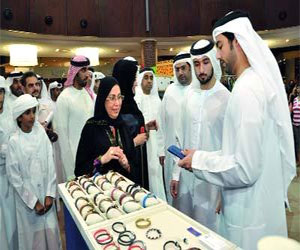 مصر اليوم - ماجد بن محمد يفتتح معرض أنامل إماراتية