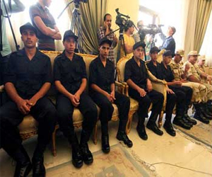   مصر اليوم - وزير الداخلية يكرم الجنود في حضور مشايخ سيناء