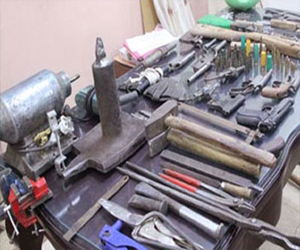   مصر اليوم - ضبط ورشة لتصنيع الأسلحة شرق الإسكندرية