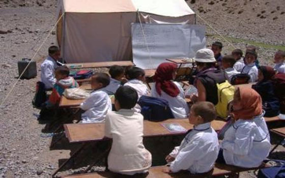   مصر اليوم - التلاميذ الرُّحَّل في جبال تنغير في المغرب يُنهون أول سنة دراسية