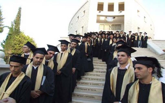   مصر اليوم - مأساة وطن تضيع ثروته البشرية في تجاهل أوائل خريجي الجامعات