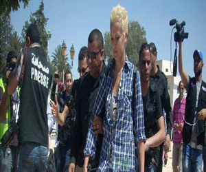   مصر اليوم - والد فيمن التونسية يدعو لمحاكمتها بعدل