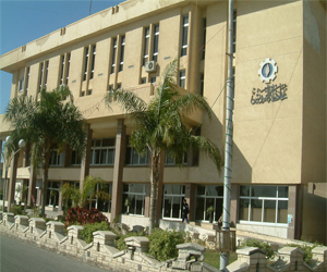   مصر اليوم - ألتراس السويس يتجمع أمام المحافظة احتجاجًا على عقوبات الجبلاية