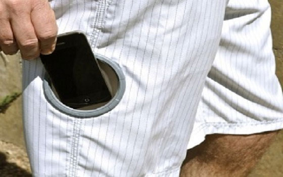   مصر اليوم - جيوب مضادة للماء لحفظ الهاتف على الشاطئ