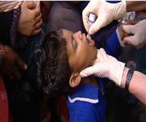   مصر اليوم - مقتل عاملة في حملة تطعيم ضد شلل الأطفال في باكستان