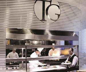 مصر اليوم - تراس غريل يقدم مجموعة متنوعة من أطباق الكركند