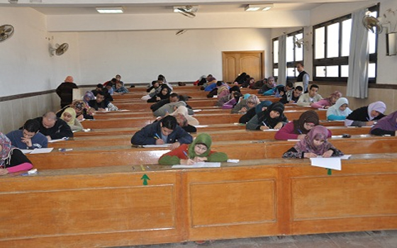   مصر اليوم - الإخوان يمنعون أستاذًا جامعيًا من وضع الأسئلة وتصحيح الامتحان لرسوب طالبة