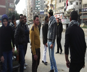   مصر اليوم - وقفة احتجاجية لثوار المنصورة واللجنة الشعبية تتصدى لاستغلال سائقي التاكسي و السرفيس