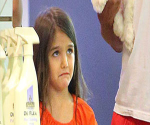   مصر اليوم - نجاة طفلة روسية ألقاها والدها من الطابق الخامس