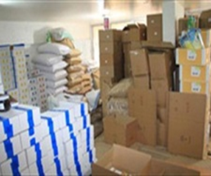   مصر اليوم - ضبط مواد غذائية وأدوية لمنظمات أجنبية في منطقة أبو كرشولا