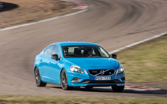 مصر اليوم - فولفو تطلق سيارتها نادرة الوجود طراز S60 Polestar 2014