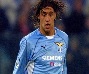   مصر اليوم - أنشيلوتي يستنجد باللاعب الأرجنتيني السابق كريسبو