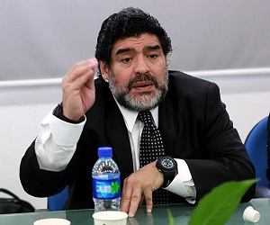   مصر اليوم - مارادونا يبرهن على أن التيكي تاكا لم تسعف الإسبان في دوري الأبطال