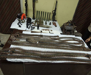   مصر اليوم - ضبط قائد سيارة بحوزته سلاح ناري و27 طلقة