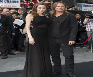   مصر اليوم - أنجلينا تغيب عن عزاء خالتها لتدعم حبيبها براد بيت