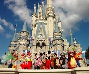   مصر اليوم - أمير سعودي ينفق 14 مليون يورو خلال 3 أيام في ديزني لاند